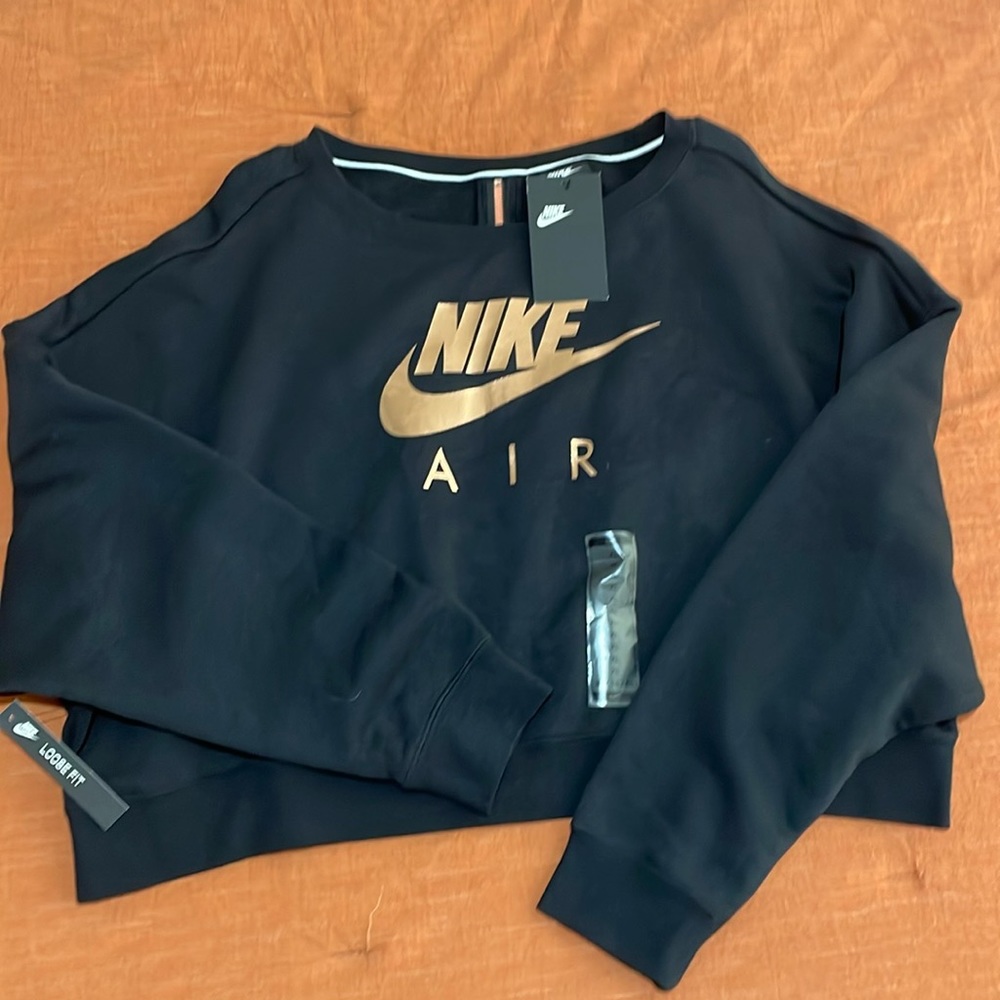 NWT Nike cropped sweatshirt with zipper detail on back